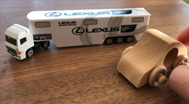 LEXUS,レクサスGAZOORacingトラックと木の車の画像